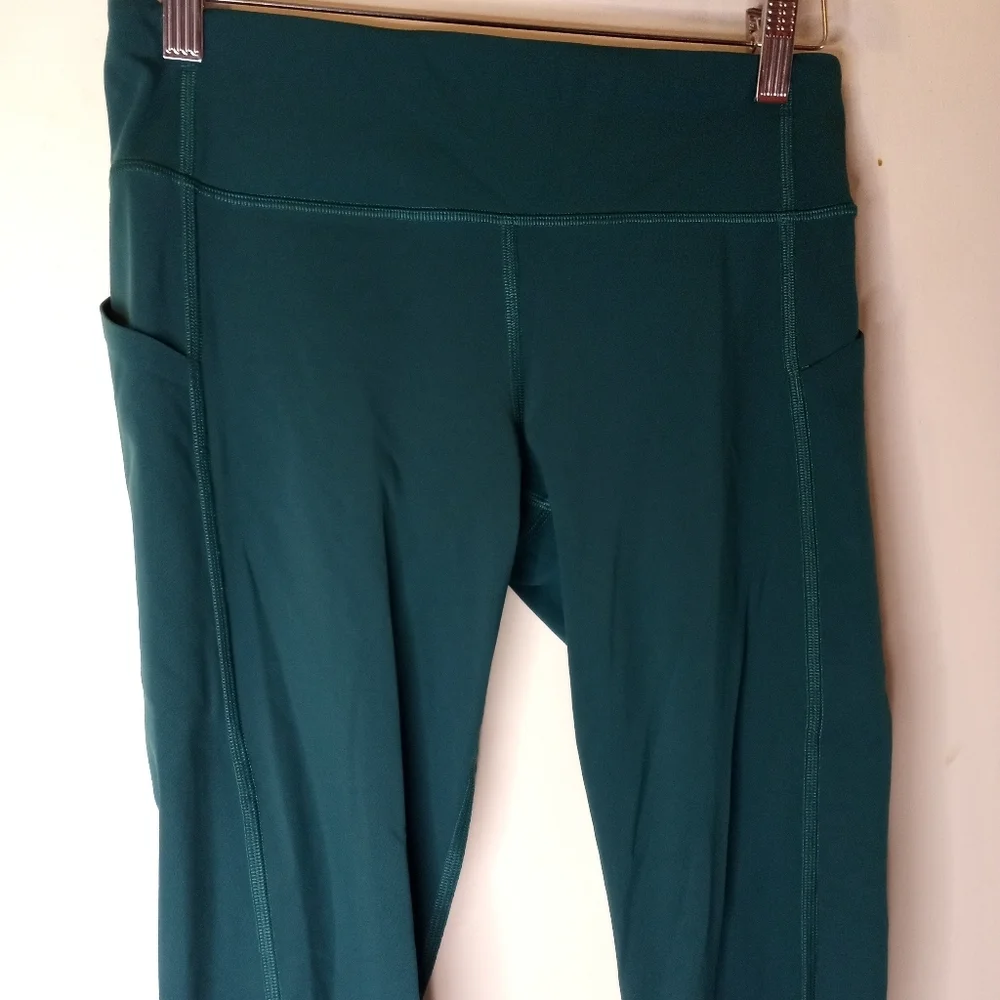 LULULEMON CROP LEGGINGS SIZE 6
